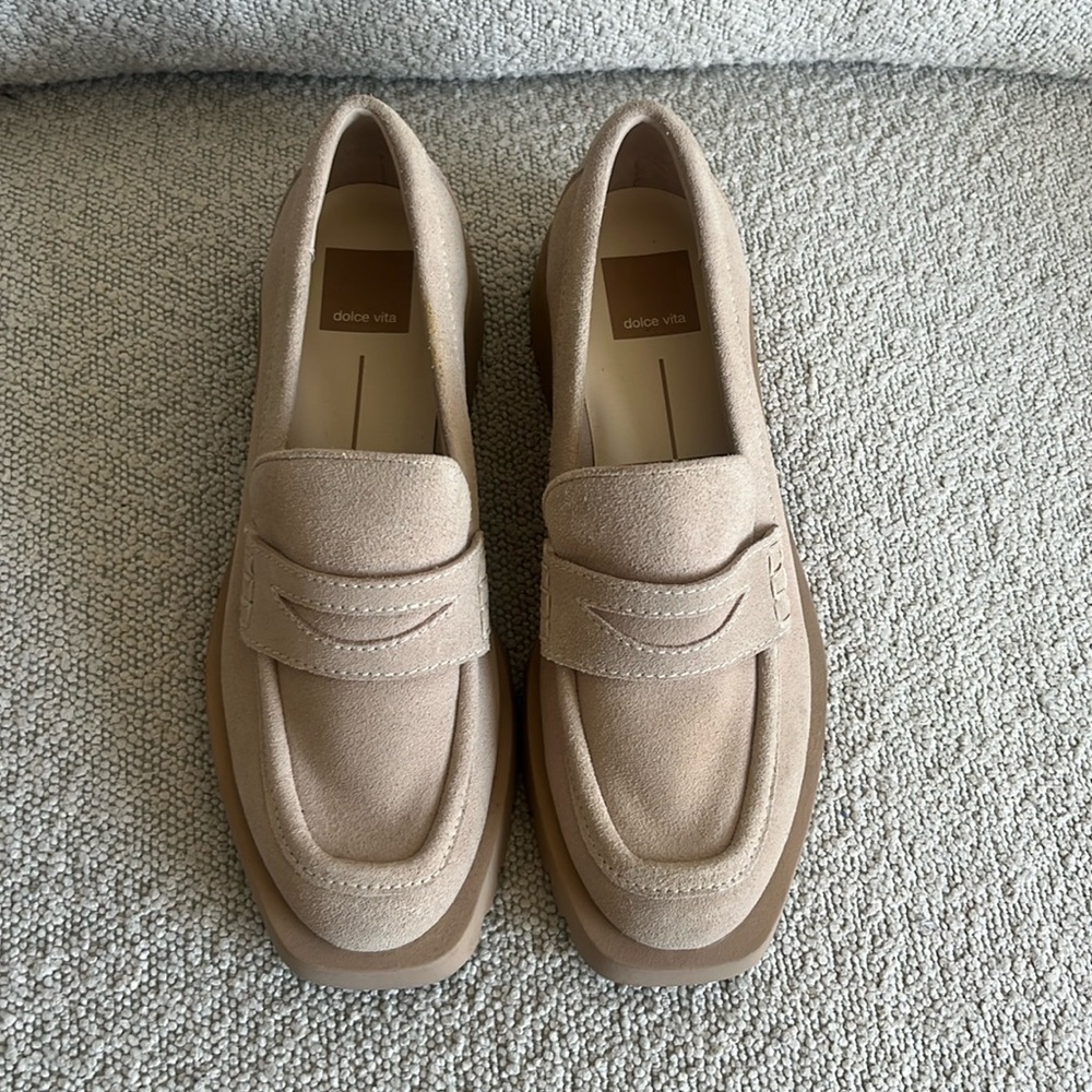Nude dolce vita loafers